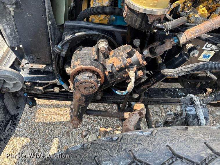 image for item ET8503 2005 Peterbilt 357 dump truck