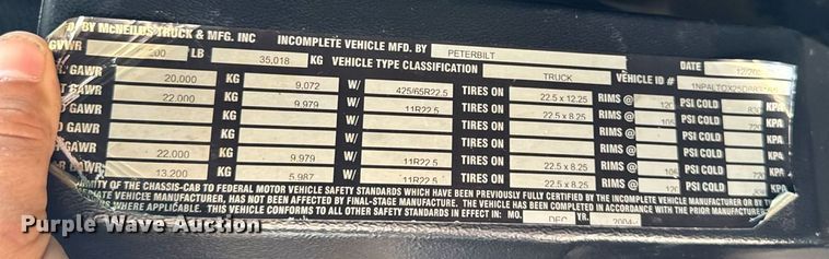 image for item ET8503 2005 Peterbilt 357 dump truck