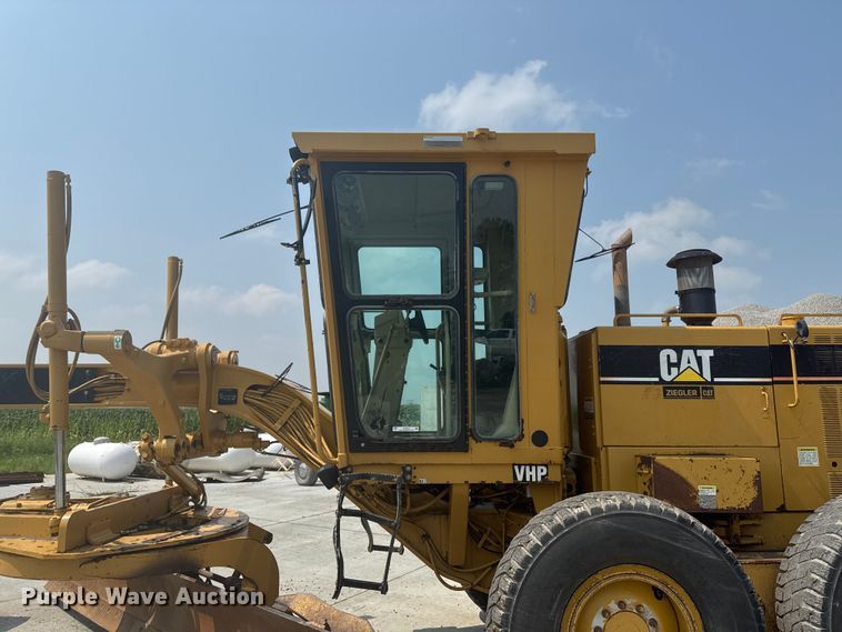 image for item ET8510 2001 Caterpillar 140H motor grader