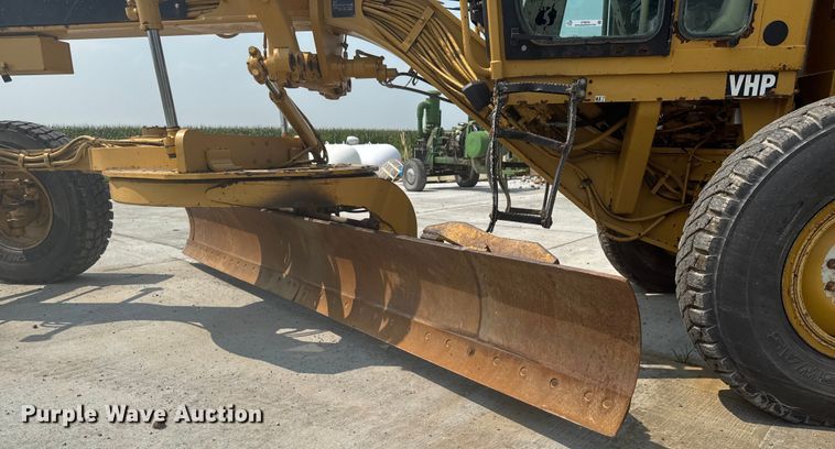 image for item ET8510 2001 Caterpillar 140H motor grader