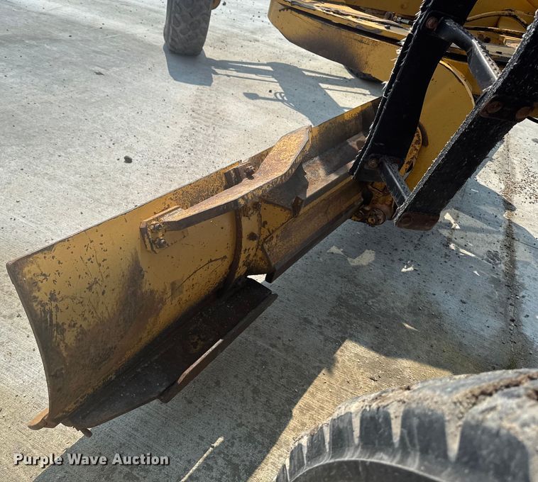 image for item ET8510 2001 Caterpillar 140H motor grader