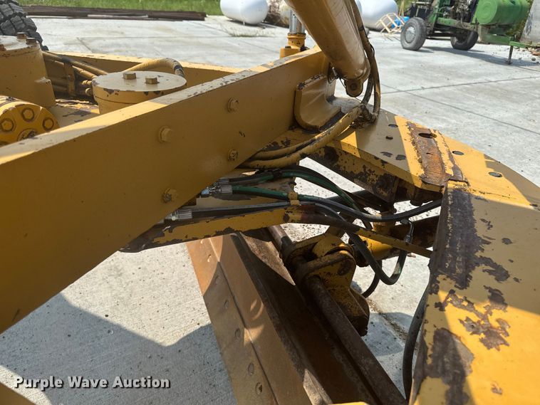 image for item ET8510 2001 Caterpillar 140H motor grader