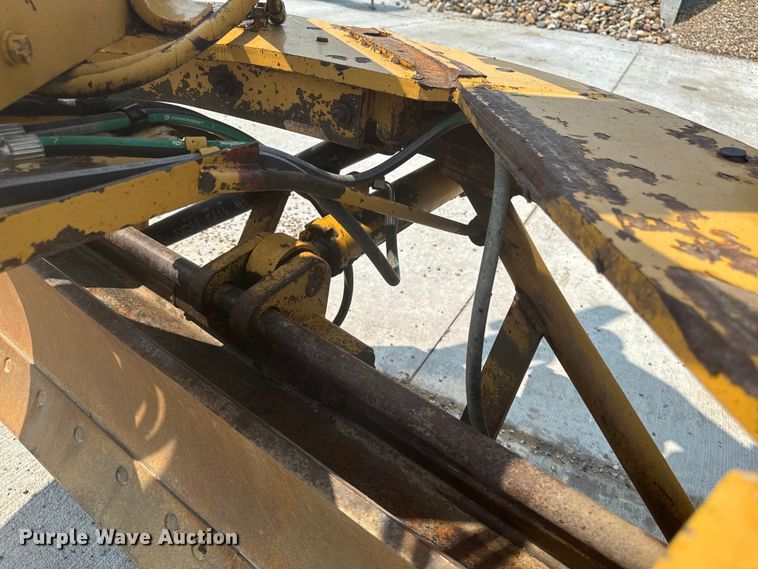 image for item ET8510 2001 Caterpillar 140H motor grader