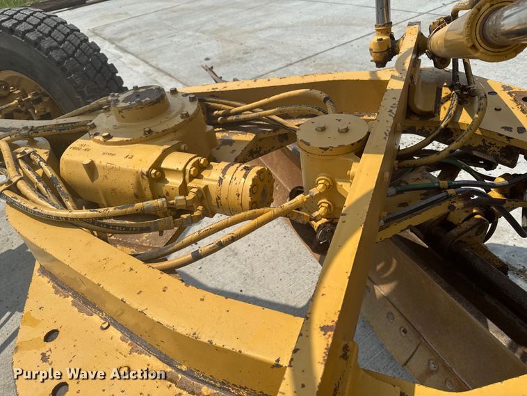 image for item ET8510 2001 Caterpillar 140H motor grader