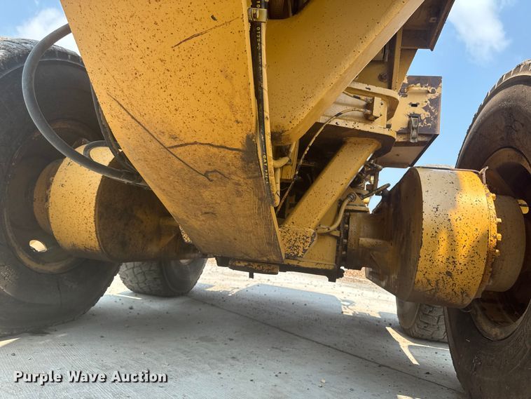 image for item ET8510 2001 Caterpillar 140H motor grader