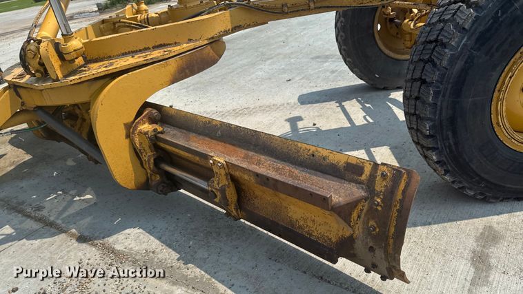 image for item ET8510 2001 Caterpillar 140H motor grader