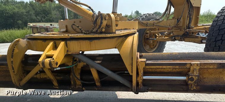 image for item ET8510 2001 Caterpillar 140H motor grader