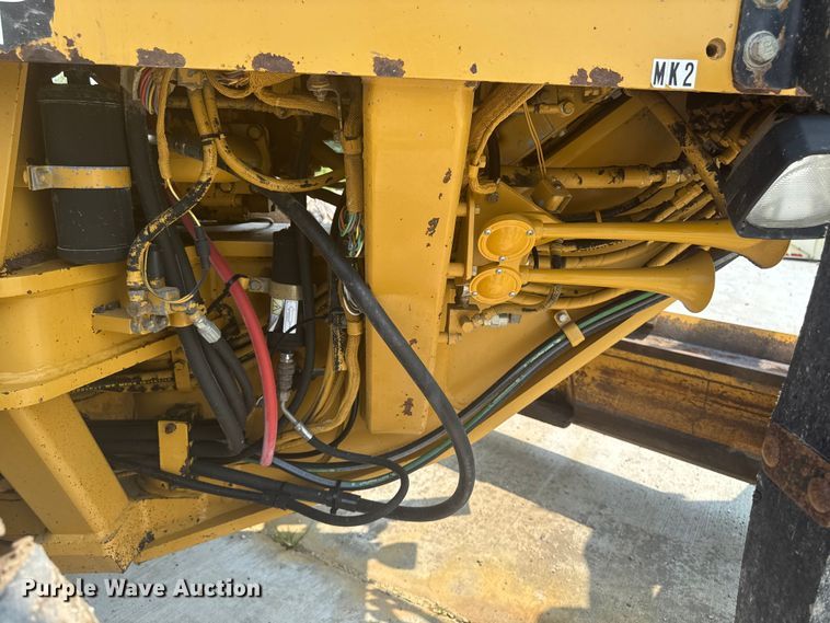 image for item ET8510 2001 Caterpillar 140H motor grader