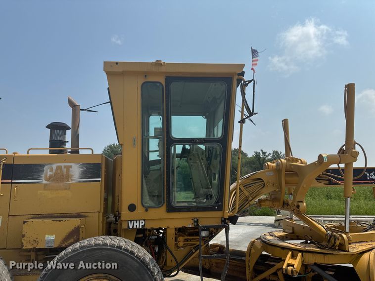 image for item ET8510 2001 Caterpillar 140H motor grader
