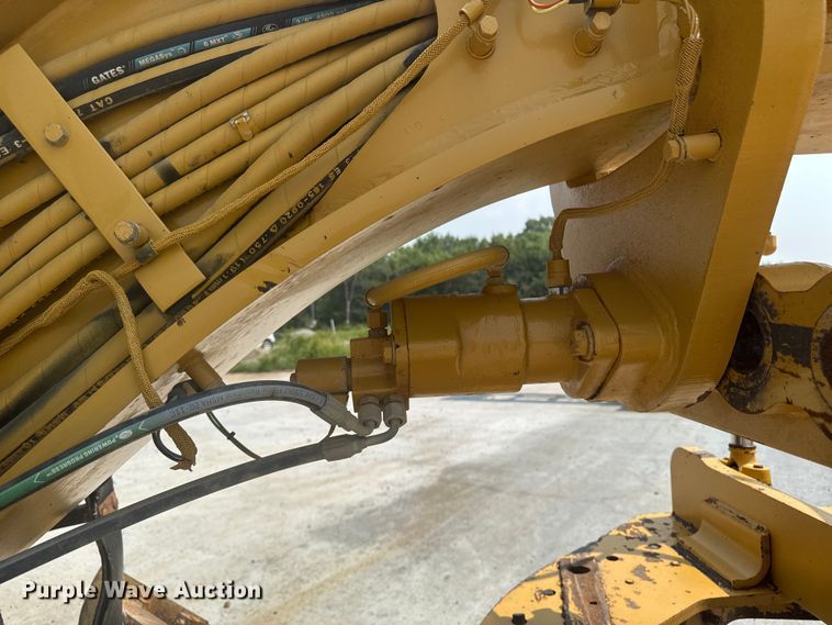 image for item ET8510 2001 Caterpillar 140H motor grader