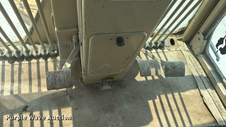 image for item ET8510 2001 Caterpillar 140H motor grader