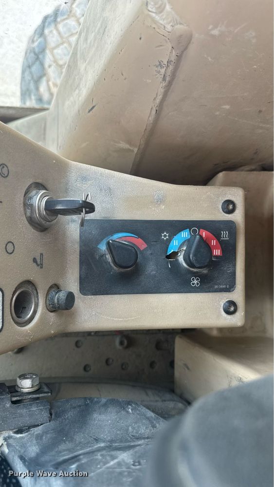 image for item ET8510 2001 Caterpillar 140H motor grader