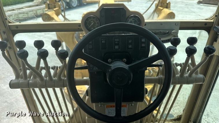 image for item ET8510 2001 Caterpillar 140H motor grader