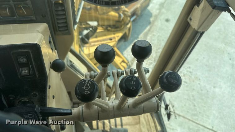 image for item ET8510 2001 Caterpillar 140H motor grader