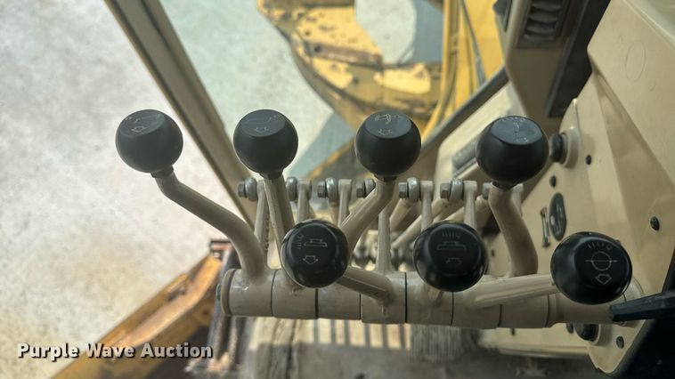 image for item ET8510 2001 Caterpillar 140H motor grader