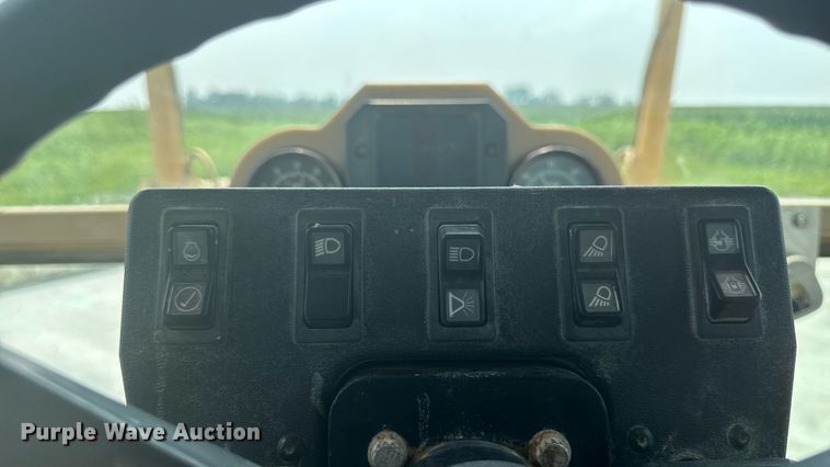 image for item ET8510 2001 Caterpillar 140H motor grader