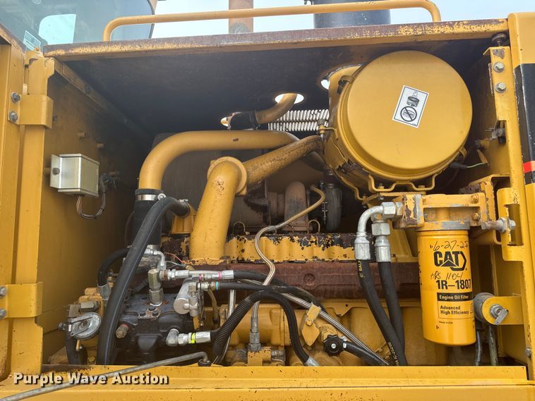 image for item ET8510 2001 Caterpillar 140H motor grader