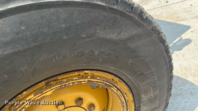 image for item ET8510 2001 Caterpillar 140H motor grader