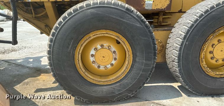 image for item ET8510 2001 Caterpillar 140H motor grader