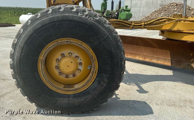 image for item ET8510 2001 Caterpillar 140H motor grader