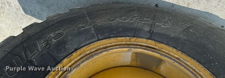 image for item ET8510 2001 Caterpillar 140H motor grader