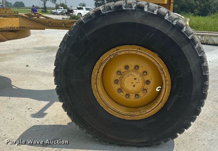 image for item ET8510 2001 Caterpillar 140H motor grader