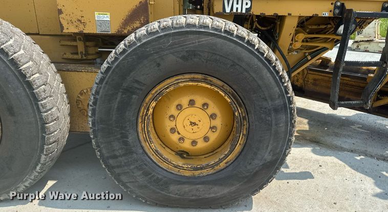 image for item ET8510 2001 Caterpillar 140H motor grader