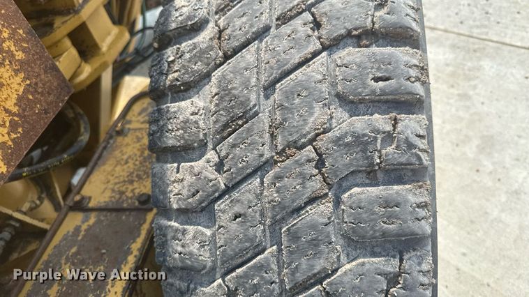 image for item ET8510 2001 Caterpillar 140H motor grader