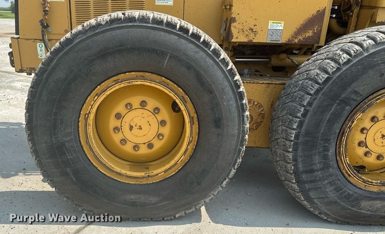 image for item ET8510 2001 Caterpillar 140H motor grader