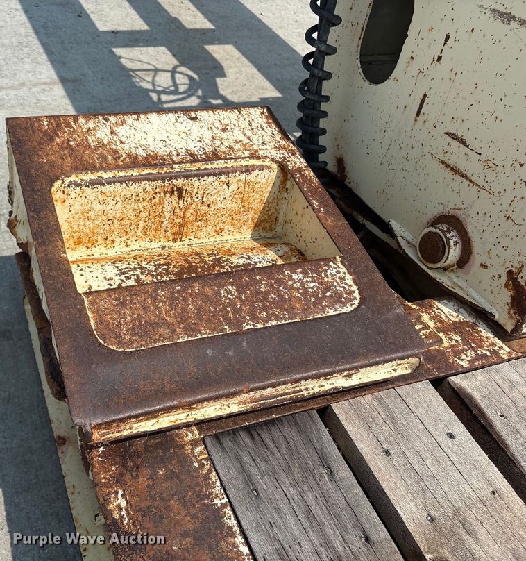 image for item ET8511 1998 Trail King TK100HDG-503 lowboy equipment trailer