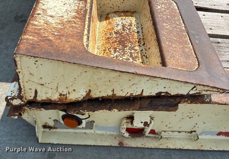 image for item ET8511 1998 Trail King TK100HDG-503 lowboy equipment trailer