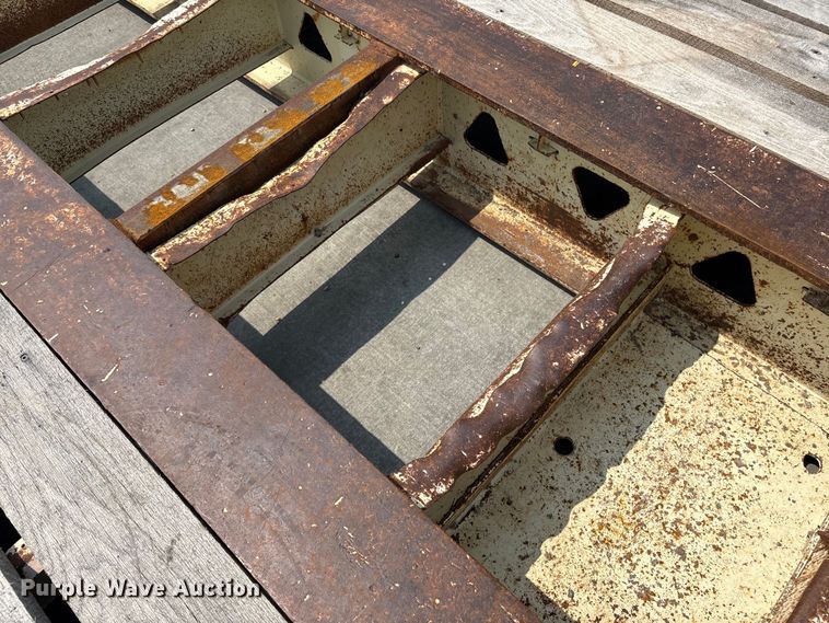 image for item ET8511 1998 Trail King TK100HDG-503 lowboy equipment trailer