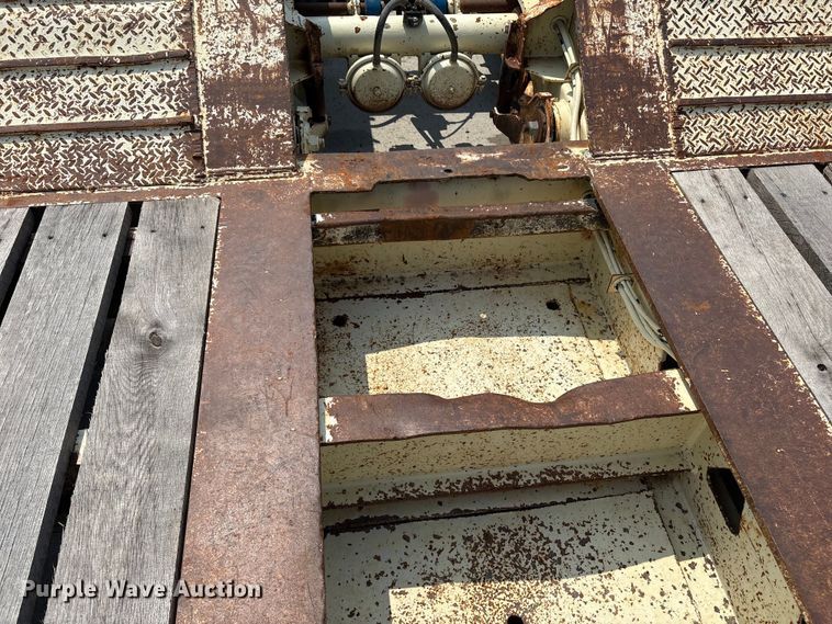 image for item ET8511 1998 Trail King TK100HDG-503 lowboy equipment trailer