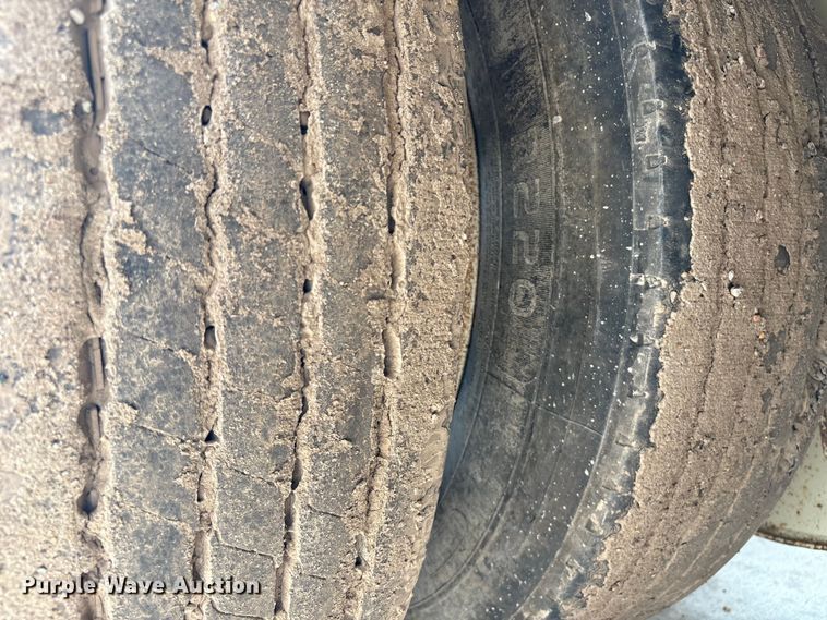 image for item ET8511 1998 Trail King TK100HDG-503 lowboy equipment trailer