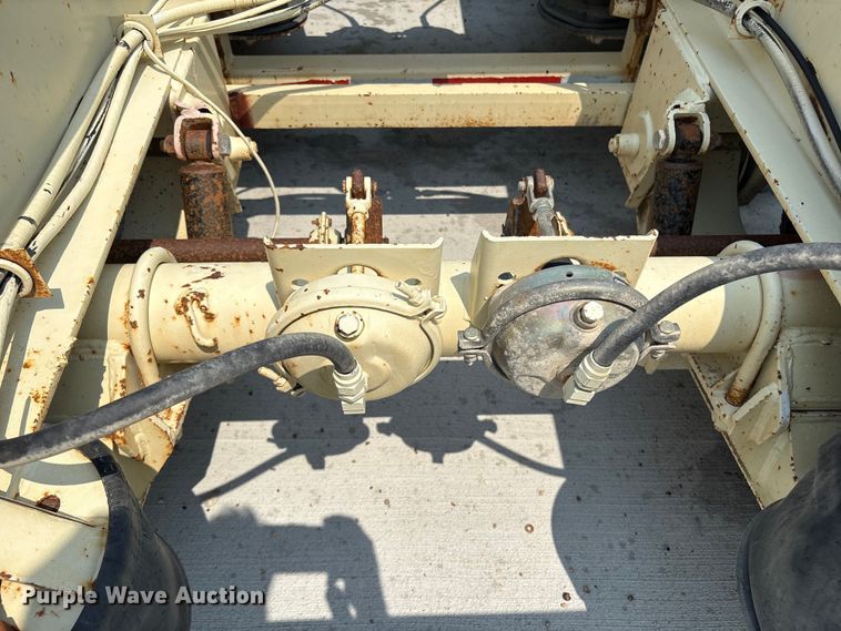 image for item ET8512 1995 Trail King TK22FA-051 booster Axle