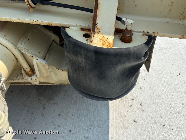 image for item ET8512 1995 Trail King TK22FA-051 booster Axle