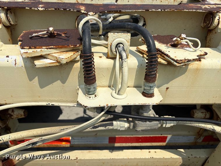 image for item ET8512 1995 Trail King TK22FA-051 booster Axle