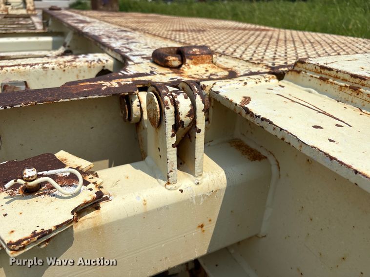 image for item ET8512 1995 Trail King TK22FA-051 booster Axle