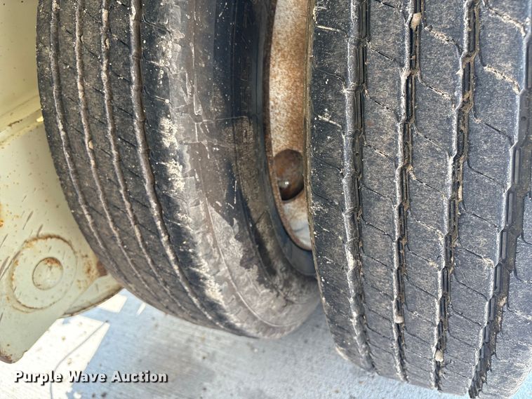 image for item ET8512 1995 Trail King TK22FA-051 booster Axle