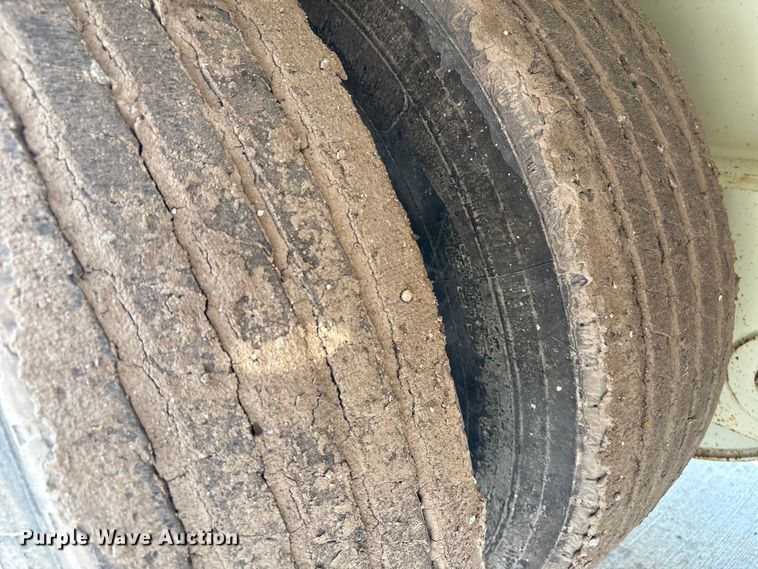 image for item ET8512 1995 Trail King TK22FA-051 booster Axle