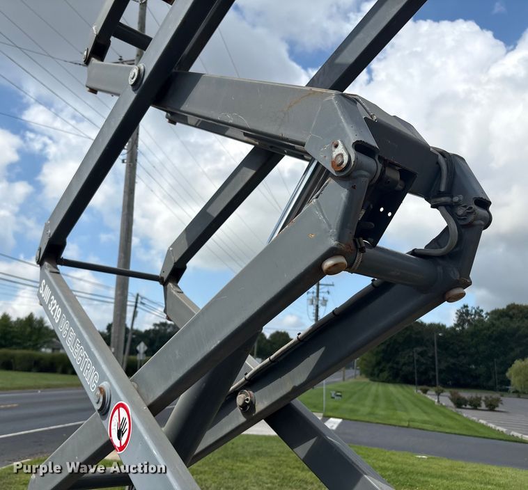 image for item ET8516 2013 Skyjack SJIII 3219 Scissor lift
