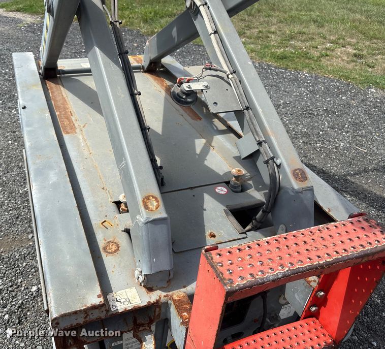 image for item ET8516 2013 Skyjack SJIII 3219 Scissor lift