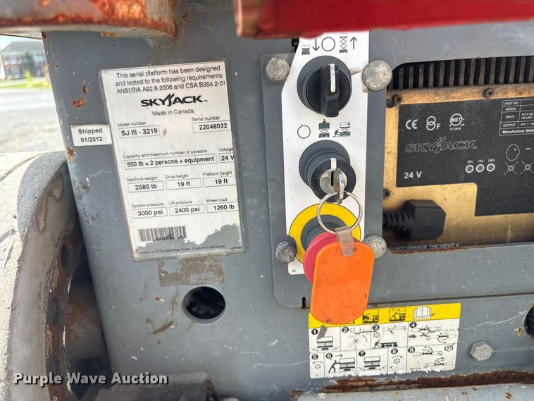 image for item ET8516 2013 Skyjack SJIII 3219 Scissor lift