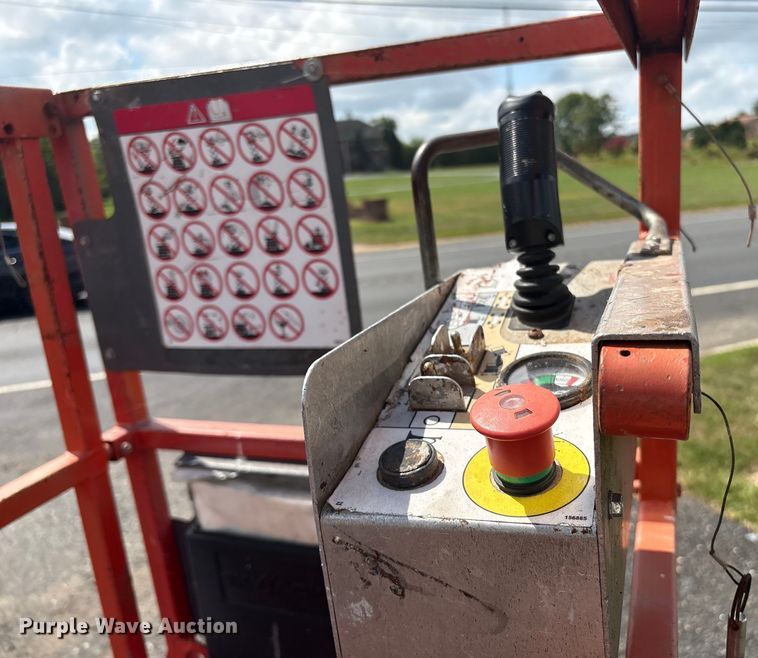 image for item ET8516 2013 Skyjack SJIII 3219 Scissor lift
