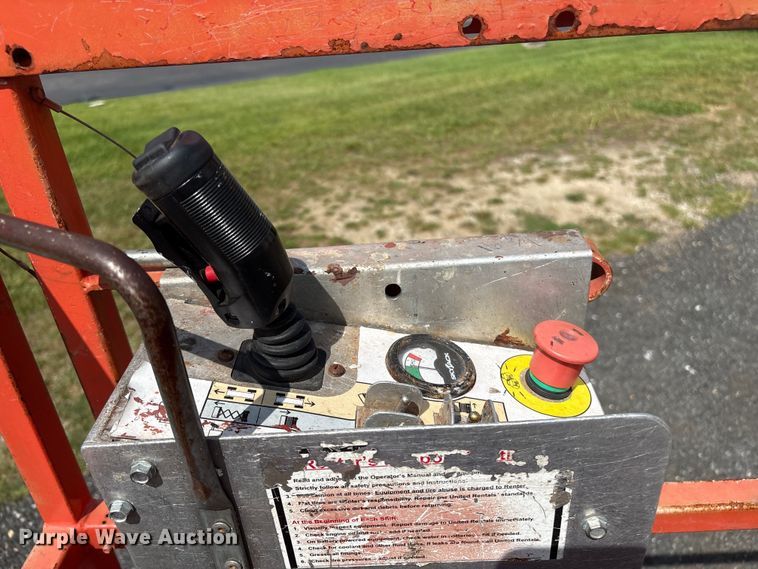 image for item ET8516 2013 Skyjack SJIII 3219 Scissor lift