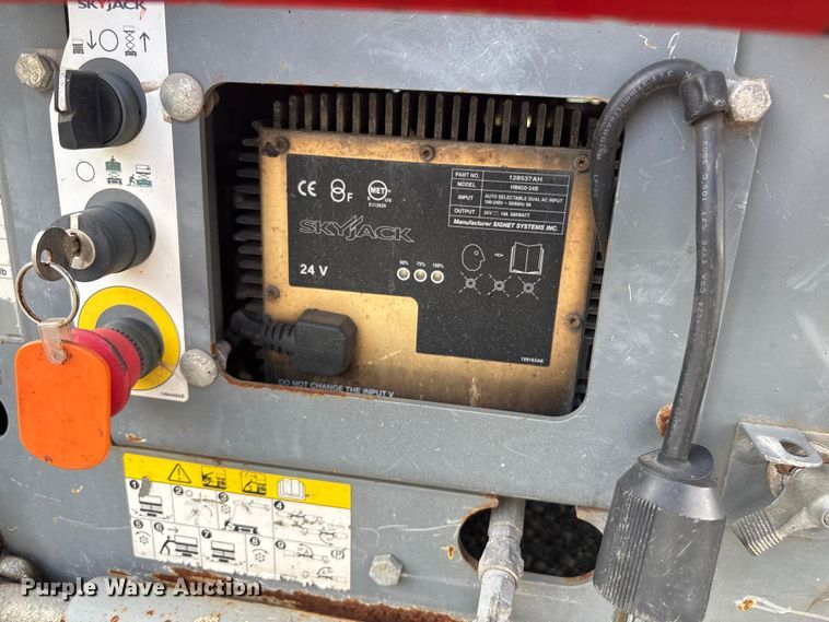 image for item ET8516 2013 Skyjack SJIII 3219 Scissor lift