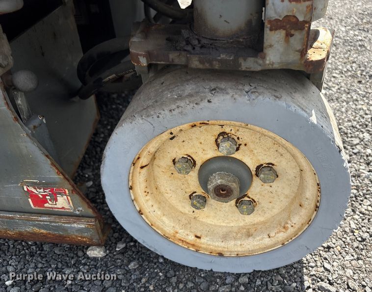 image for item ET8516 2013 Skyjack SJIII 3219 Scissor lift