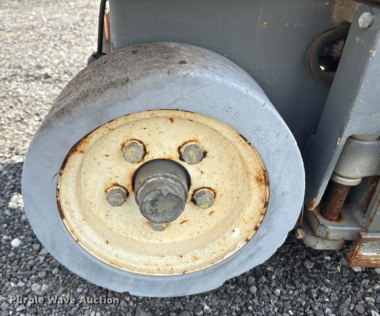 image for item ET8516 2013 Skyjack SJIII 3219 Scissor lift