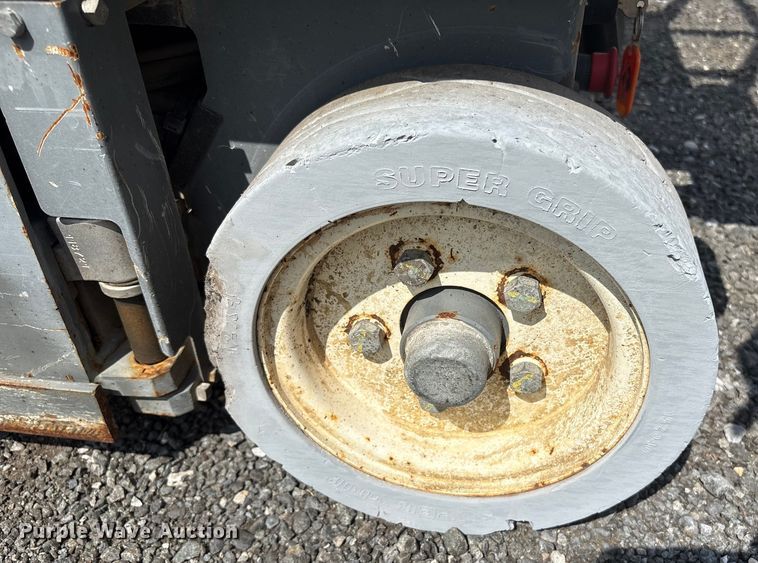 image for item ET8516 2013 Skyjack SJIII 3219 Scissor lift