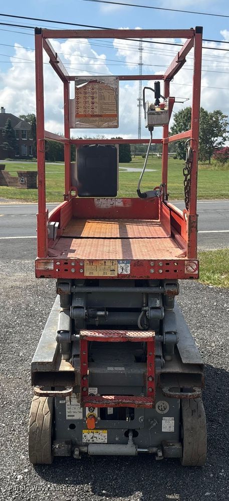 image for item ET8517 2013 Skyjack SJIII 3219 scissor lift
